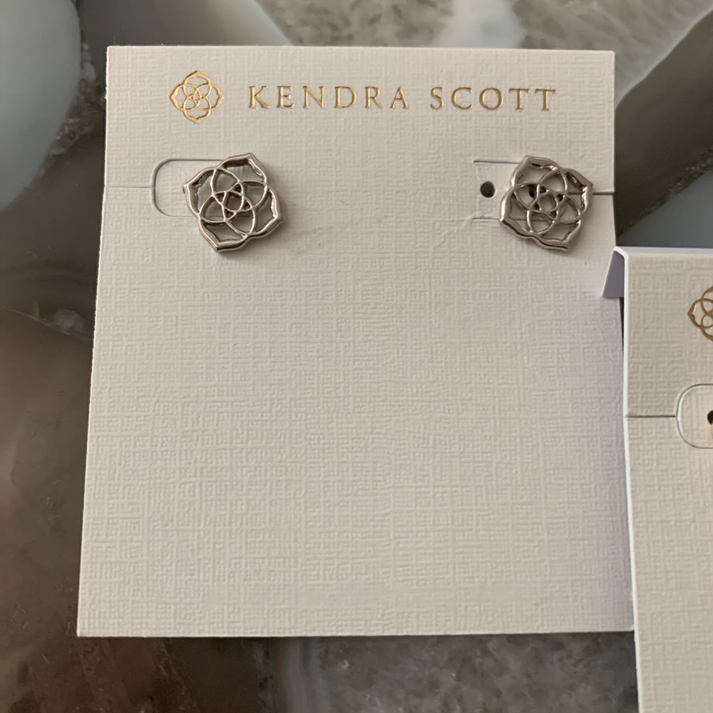 💎 Kendra scott filigree stud earrings! Silver